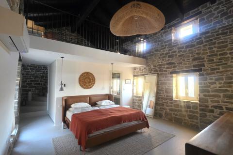 Istra,Oprtalj-Kamena vila jedinstvenog dizajna