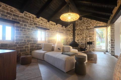 Istra,Oprtalj-Kamena vila jedinstvenog dizajna