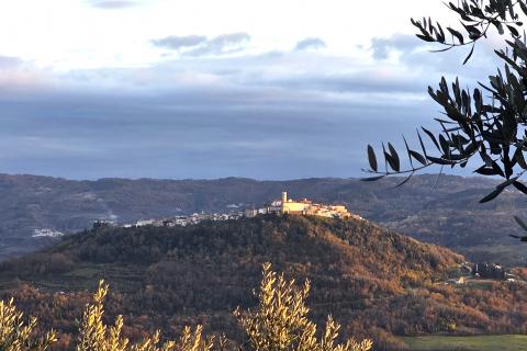 Istra,Oprtalj-Kamena vila jedinstvenog dizajna