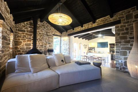 Istra,Oprtalj-Kamena vila jedinstvenog dizajna