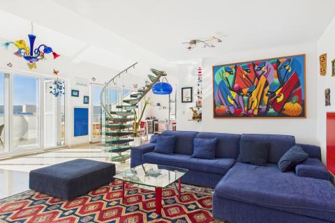 Crikvenica, Selce - najam dvoetažnog stana prvi red uz more