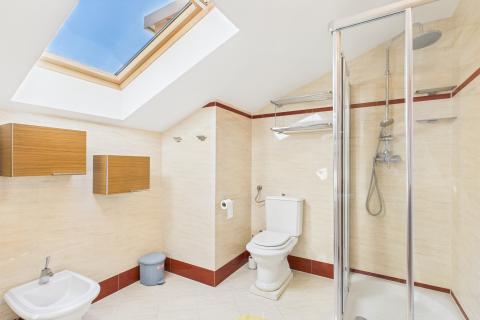 Crikvenica, Selce - najam dvoetažnog stana prvi red uz more