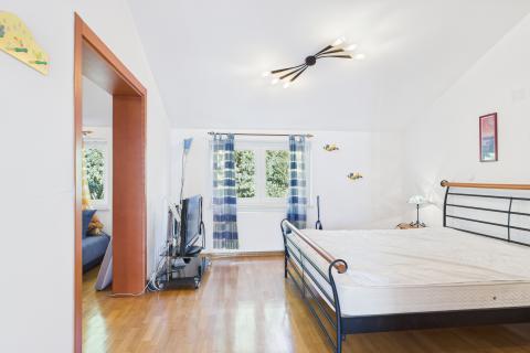 Crikvenica, Selce - najam dvoetažnog stana prvi red uz more