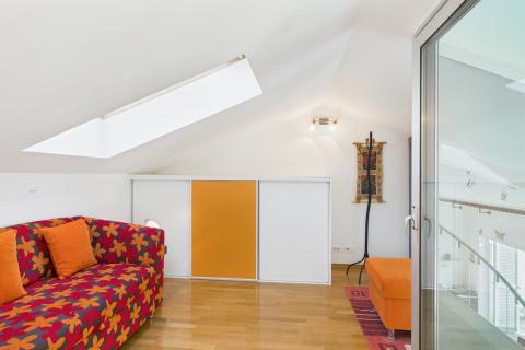 Crikvenica, Selce - najam dvoetažnog stana prvi red uz more