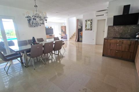 Istra, Rovinj okolica - villa sa dva stana okružena prirodom