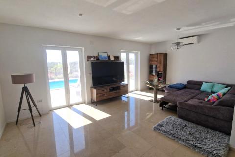 Istra, Rovinj okolica - villa sa dva stana okružena prirodom