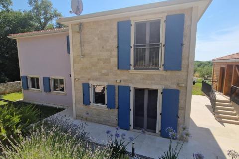 Istra, Rovinj okolica - villa sa dva stana okružena prirodom