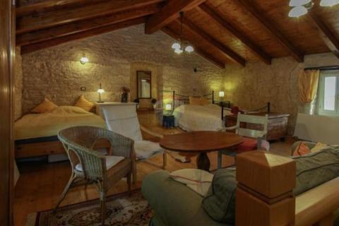 Istra, Svetvinčenat okolica - autohtona kamena kuća sa bazenom