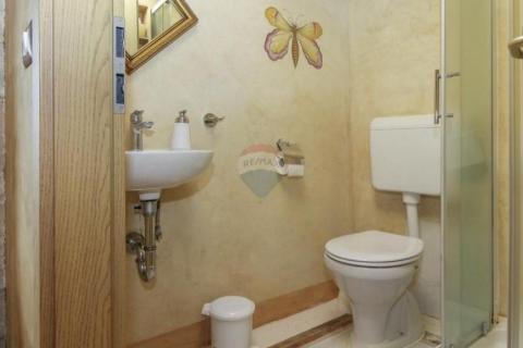 Istra, Svetvinčenat okolica - autohtona kamena kuća sa bazenom