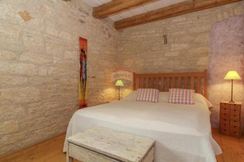 Istra, Svetvinčenat okolica - autohtona kamena kuća sa bazenom