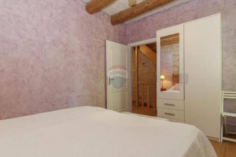 Istra, Svetvinčenat okolica - autohtona kamena kuća sa bazenom