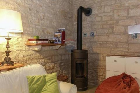 Istra, Svetvinčenat okolica - autohtona kamena kuća sa bazenom