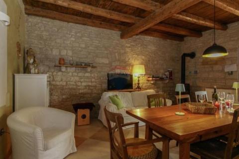 Istra, Svetvinčenat okolica - autohtona kamena kuća sa bazenom