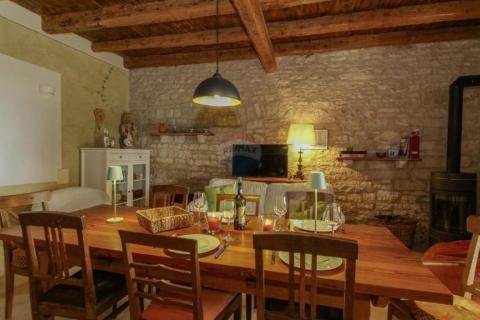 Istra, Svetvinčenat okolica - autohtona kamena kuća sa bazenom