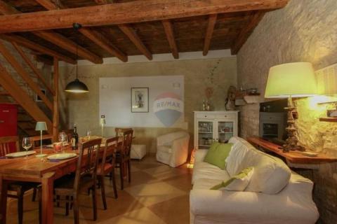 Istra, Svetvinčenat okolica - autohtona kamena kuća sa bazenom