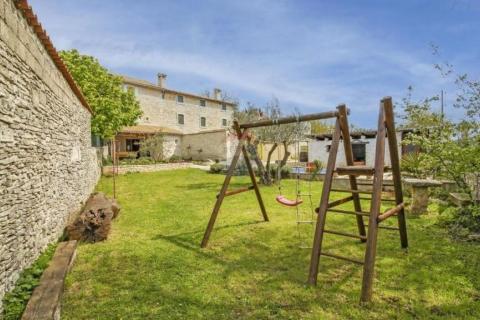 Istra, Svetvinčenat okolica - autohtona kamena kuća sa bazenom