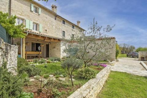 Istra, Svetvinčenat okolica - autohtona kamena kuća sa bazenom