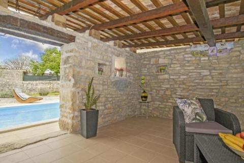 Istra, Svetvinčenat okolica - autohtona kamena kuća sa bazenom