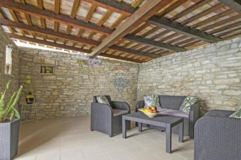 Istra, Svetvinčenat okolica - autohtona kamena kuća sa bazenom