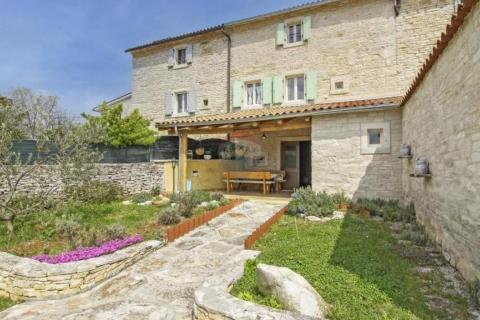 Istra, Svetvinčenat okolica - autohtona kamena kuća sa bazenom