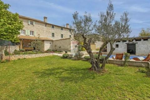 Istra, Svetvinčenat okolica - autohtona kamena kuća sa bazenom