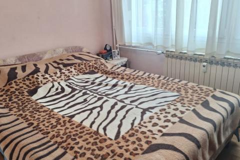 Zagreb, Jarun - trosoban stan s lođom