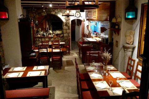 Cres, centar - ugostiteljsko - stambeni objekt