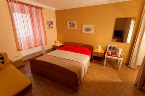 Cres, centar - ugostiteljsko - stambeni objekt