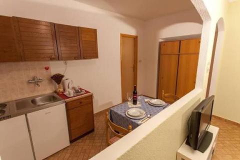 Cres, centar - ugostiteljsko - stambeni objekt