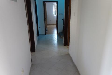 Poreč, okolica, samostojeća kuća sa 2 stambene jedinice