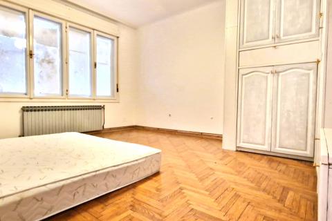 Zagreb-Centar, Novakova, dvosoban stan za adaptaciju 66,5m2