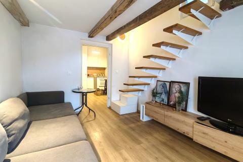 Zagreb, Ksaver - dvosoban stan s terasom