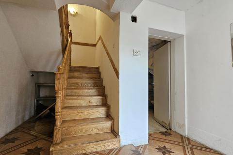 Zagreb, Črnomerec - kuća kod okretišta tramvaja