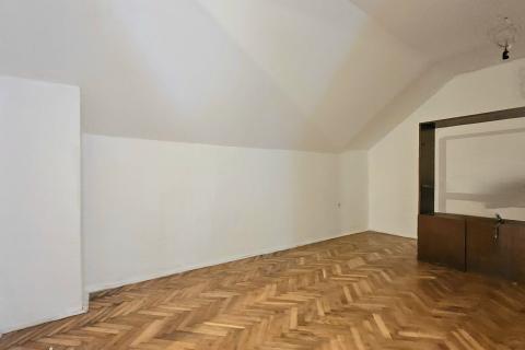 Zagreb, Črnomerec - kuća kod okretišta tramvaja