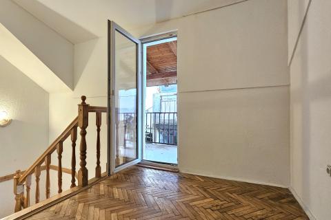 Zagreb, Črnomerec - kuća kod okretišta tramvaja