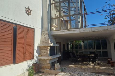 Istra, Pomer -  dvije samostojeće kuće - prilika 