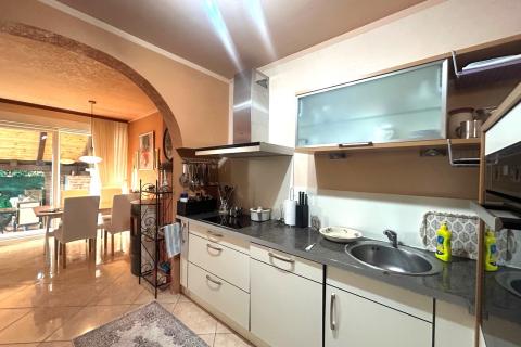 Poreč, okolica, kuća sa dva stana i pogledom na more