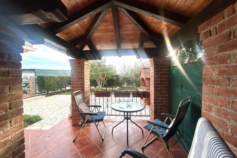 Poreč, okolica, kuća sa dva stana i pogledom na more