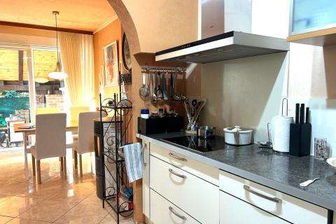 Poreč, okolica, kuća sa dva stana i pogledom na more