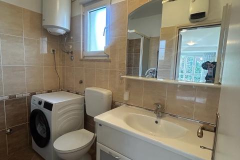 Poreč, okolica, kuća sa dva stana i pogledom na more