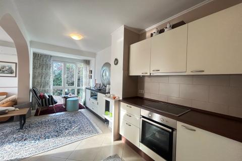 Poreč, okolica, kuća sa dva stana i pogledom na more