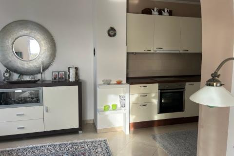 Poreč, okolica, kuća sa dva stana i pogledom na more