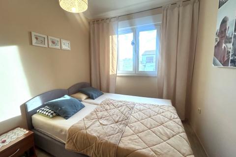 Poreč, okolica, kuća sa dva stana i pogledom na more