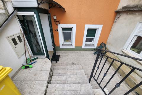 Rijeka, Marinići - 2s+db i Garsonjera, s parkingom i okućnicom