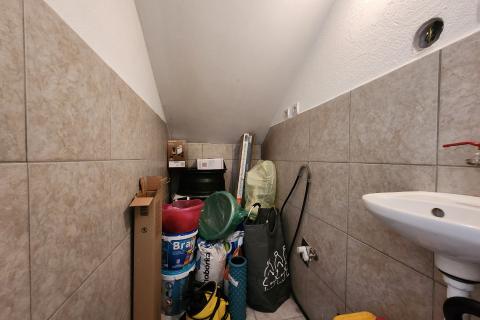 Rijeka, Marinići - 2s+db i Garsonjera, s parkingom i okućnicom