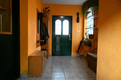 Zagreb, Dubrava - stan s 2 spavaće sobe, garaža, vrt