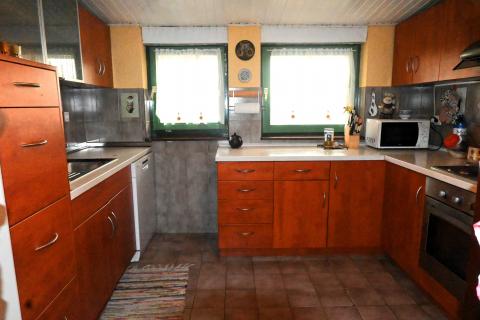 Zagreb, Dubrava - stan s 2 spavaće sobe, garaža, vrt