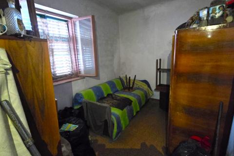 Rovinj, kuća sa vrtom i cisternom, mirna ulica, za renovaciju