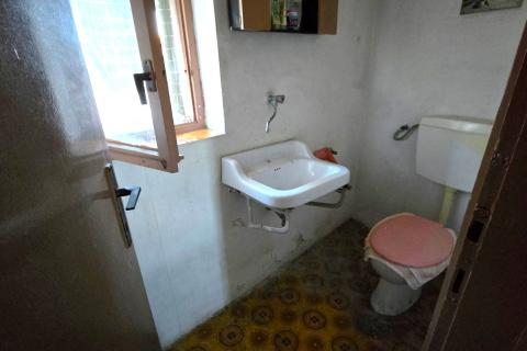 Rovinj, kuća sa vrtom i cisternom, mirna ulica, za renovaciju