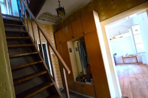 Rovinj, kuća sa vrtom i cisternom, mirna ulica, za renovaciju